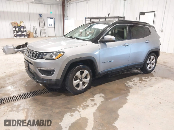 2018 Jeep Compass Latitude with VIN 3C4NJCBB3JT408614, listed as a IAAI auction lot 41301493 with 92,647 mi miles. Bid and sale history available at carsss.com. Image 18.