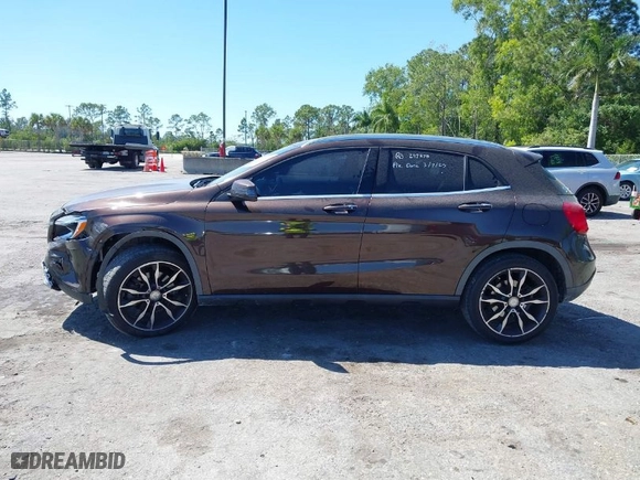 2017 Mercedes-Benz GLA with VIN WDCTG4EB4HJ357191, listed as a IAAI auction lot 41813302 with 62,745 mi miles. Bid and sale history available at carsss.com. Image 15.
