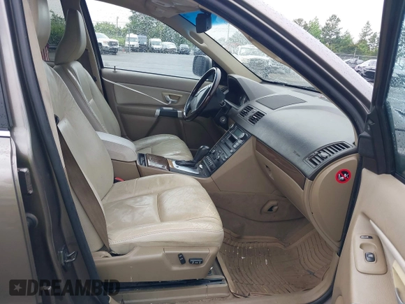 2011 Volvo XC90 I6 with VIN YV4952CY8B1576399, listed as a IAAI auction lot 42131387 with Not Provided miles and . Bid and sale history available at DreamBid. Image 5.
