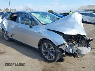 2019 Honda Clarity Plug-In Hybrid Touring with VIN JHMZC5F33KC003701, listed as a IAAI auction lot 41349995 with 77,592 mi miles. Bid and sale history available at carsss.com. Image 1.