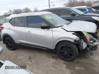 2020 Nissan Kicks SR z VIN 3N1CP5DV0LL567475, wystawiony jako IAAI lot #41437058 z przebiegiem 46 286 mil mil oraz . Historia ofert i sprzedaży dostępna na DreamBid. Obrazek 14.