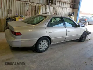 1999 Toyota Camry LE z VIN 4T1BG22K3XU392937, wystawiony jako Copart lot #57371225 z przebiegiem 187 793 mil mil oraz Szkoda całkowita • Salvage title. Historia ofert i sprzedaży dostępna na DreamBid. Obrazek 3.