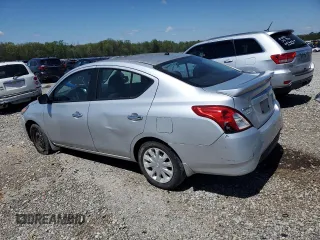 2015 Nissan Versa SV z VIN 3N1CN7AP5FL878377, wystawiony jako Copart lot #51951485 z przebiegiem 128 458 mil mil oraz Tytuł czysty. Historia ofert i sprzedaży dostępna na DreamBid. Obrazek 2.
