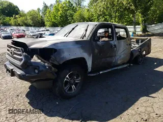 2017 Toyota Tacoma SR5 z VIN 3TMDZ5BN3HM033290, wystawiony jako Copart lot #55990995 z przebiegiem Nie podano mil oraz Szkoda całkowita • Salvage title. Historia ofert i sprzedaży dostępna na DreamBid. Obrazek 12.