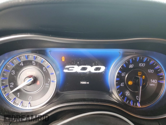 2020 Chrysler 300 S z VIN 2C3CCABG9LH189580, wystawiony jako Copart lot #49543645 z przebiegiem 76 980 mil mil oraz Szkoda całkowita • Salvage title. Historia ofert i sprzedaży dostępna na DreamBid. Obrazek 9.