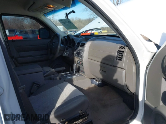 2008 Dodge Nitro SXT with VIN 1D8GU28K18W113714, listed as a IAAI auction lot 41671938 with 118,629 mi miles. Bid and sale history available at carsss.com. Image 5.