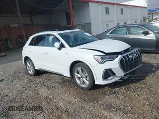 2024 Audi Q3 S line Premium z VIN WA1DECF3XR1108195, wystawiony jako IAAI lot #41833728 z przebiegiem Nie podano mil oraz . Historia ofert i sprzedaży dostępna na DreamBid. Obrazek 1.