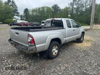 2010 Toyota Tacoma z VIN 5TEUU4EN8AZ748031, wystawiony jako Copart lot #57866505 z przebiegiem 293 983 mil mil oraz Czysty tytuł • Clean title. Historia ofert i sprzedaży dostępna na DreamBid. Obrazek 4.