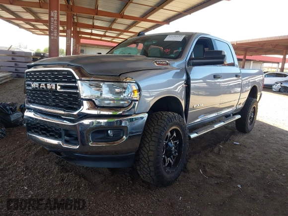 2022 Ram 2500 Big Horn z VIN 3C6UR5DLXNG306254, wystawiony jako IAAI lot #42191332 z przebiegiem 54 189 mil mil oraz . Historia ofert i sprzedaży dostępna na DreamBid. Obrazek 17.