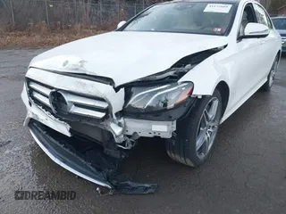 2019 Mercedes-Benz E-Class E 300 with VIN WDDZF4KB2KA609220, listed as a IAAI auction lot 41172669 with 49,607 mi miles. Bid and sale history available at carsss.com. Image 6.
