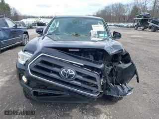 2022 Toyota Tacoma 4WD SR with VIN 3TYCZ5AN4NT092989, listed as a IAAI auction lot 41889391 with 33,362 mi miles. Bid and sale history available at carsss.com. Image 6.