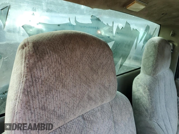 1998 GMC Sonoma z VIN 1GTCS144XW8525300, wystawiony jako Copart lot #85439034 z przebiegiem 250 144 mil mil oraz Szkody całkowita. Historia ofert i sprzedaży dostępna na DreamBid. Obrazek 10.