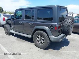 2020 Jeep Wrangler Unlimited Freedom z VIN 1C4HJXDG8LW338702, wystawiony jako IAAI lot #42006692 z przebiegiem 48 389 mil mil oraz . Historia ofert i sprzedaży dostępna na DreamBid. Obrazek 3.