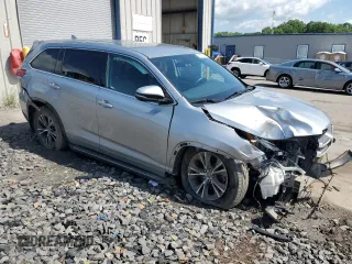 2018 Toyota Highlander LE with VIN 5TDBZRFH0JS809397, listed as a Copart auction lot 61502315 with 131,864 mi miles and Salvage title. Bid and sale history available at DreamBid. Image 4.