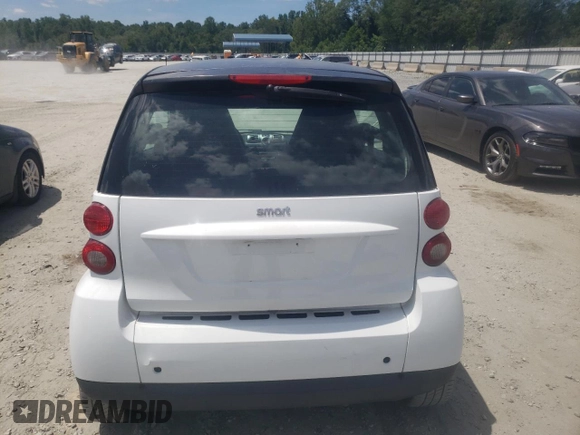 2010 Smart fortwo Pure z VIN WMEEJ3BA4AK342214, wystawiony jako Copart lot #62726614 z przebiegiem 110 472 mil mil oraz Szkoda całkowita • Salvage title. Historia ofert i sprzedaży dostępna na DreamBid. Obrazek 6.