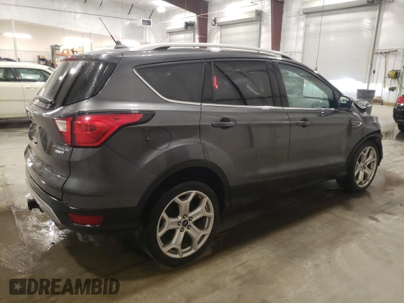 2019 Ford Escape Titanium z VIN 1FMCU9J93KUC54523, wystawiony jako Copart lot #53613665 z przebiegiem 140 895 mil mil oraz Szkoda całkowita • Salvage title. Historia ofert i sprzedaży dostępna na DreamBid. Obrazek 3.