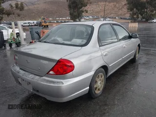 2003 Kia Spectra z VIN KNAFB121135297834, wystawiony jako IAAI lot #42409441 z przebiegiem 84 621 mil mil oraz . Historia ofert i sprzedaży dostępna na DreamBid. Obrazek 4.