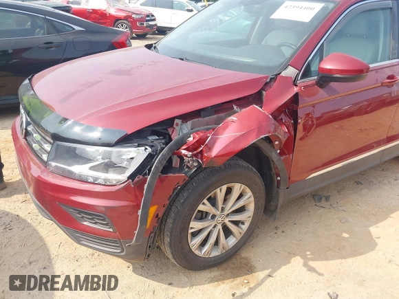 2018 Volkswagen Tiguan SEL with VIN 3VV3B7AX9JM054814, listed as a IAAI auction lot 42394400 with 92,160 mi miles and . Bid and sale history available at DreamBid. Image 6.