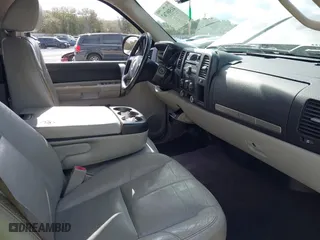 2007 Chevrolet Silverado 1500 LT w/1LT with VIN 3GCEC13J27G510315, listed as a IAAI auction lot 41509767 with 273,602 mi miles. Bid and sale history available at carsss.com. Image 5.