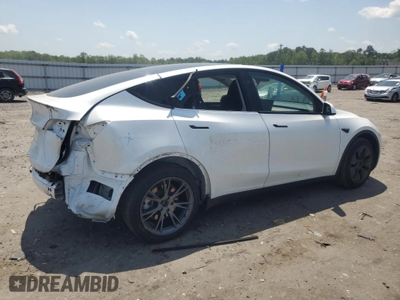 2024 Tesla Model Y с VIN 7SAYGDED3RF182859, выставлен на аукционе Copart как лот 61368825 с пробегом 13 914 миль миль и Списание • Salvage title. История ставок и продаж доступна на DreamBid. Изображение 3.