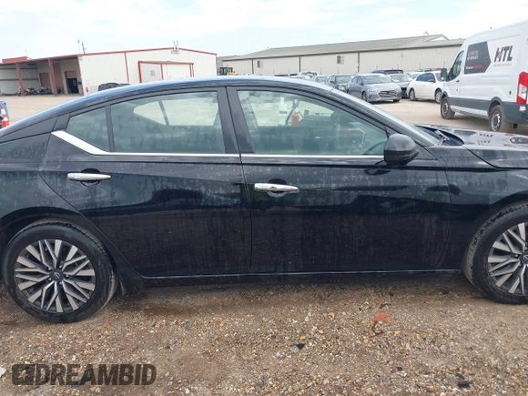 2024 Nissan Altima SV with VIN 1N4BL4DV0RN335813, listed as a IAAI auction lot 42191029 with 28,056 mi miles and . Bid and sale history available at carsss.com. Image 13.