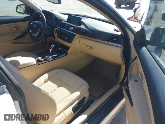 2014 BMW 4 Series 428i xDrive z VIN WBA3N5C55EK196898, wystawiony jako IAAI lot #42112580 z przebiegiem 184 381 mil mil oraz . Historia ofert i sprzedaży dostępna na DreamBid. Obrazek 5.