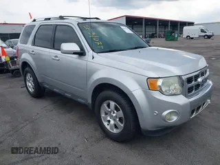 2010 Ford Escape Limited z VIN 1FMCU0E72AKD30702, wystawiony jako IAAI lot #42093802 z przebiegiem 155 572 mil mil oraz . Historia ofert i sprzedaży dostępna na DreamBid. Obrazek 1.