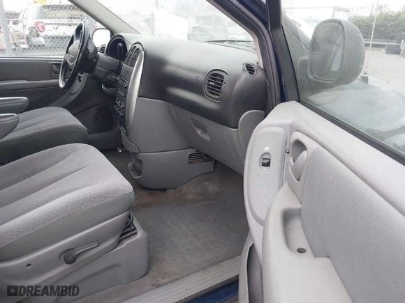 2006 Chrysler Town & Country LWB Touring with VIN 2A8GP54L56R822005, listed as a IAAI auction lot 41663276 with 197,853 mi miles. Bid and sale history available at carsss.com. Image 5.