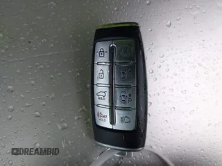 2024 Genesis GV80 z VIN KMUHCESC3RU170760, wystawiony jako IAAI lot #41702236 z przebiegiem 11 162 mil mil oraz . Historia ofert i sprzedaży dostępna na DreamBid. Obrazek 11.