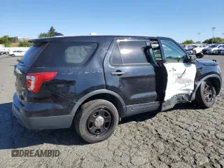 2017 Ford Police Interceptor Utility z VIN 1FM5K8AR4HGB93019, wystawiony jako Copart lot #54857095 z przebiegiem Nie podano mil oraz Czysty tytuł • Clean title. Historia ofert i sprzedaży dostępna na DreamBid. Obrazek 3.