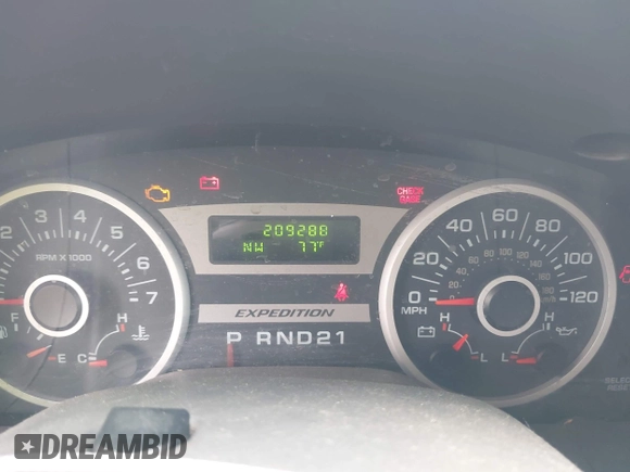 2005 Ford Expedition Special Service with VIN 1FMPU15545LA26180, listed as a IAAI auction lot 41806396 with 209,288 mi miles. Bid and sale history available at carsss.com. Image 7.