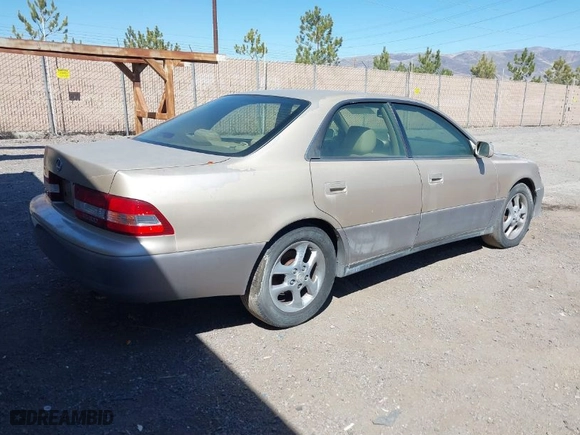 2000 Lexus ES 300 with VIN JT8BF28G7Y0257767, listed as a IAAI auction lot 41881463 with NaN miles. Bid and sale history available at carsss.com. Image 4.