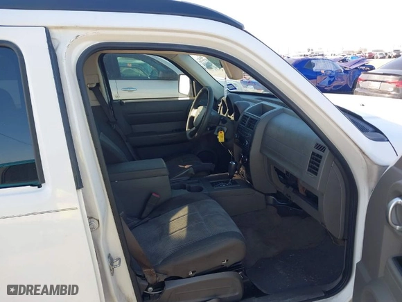 2007 Dodge Nitro SXT with VIN 1D8GT28K97W591008, listed as a IAAI auction lot 41656893 with 195,899 mi miles. Bid and sale history available at carsss.com. Image 5.