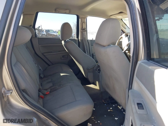 2005 Jeep Grand Cherokee Laredo with VIN 1J4GR48K85C540116, listed as a IAAI auction lot 41816065 with 137,388 mi miles. Bid and sale history available at carsss.com. Image 8.