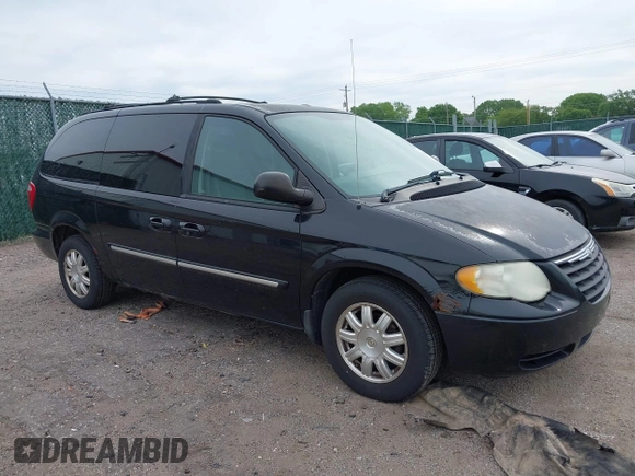 2005 Chrysler Town & Country Touring with VIN 2C4GP54L45R277761, listed as a IAAI auction lot 42144191 with 140,864 mi miles and . Bid and sale history available at DreamBid. Image 1.