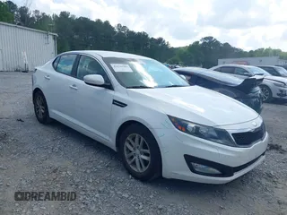 2013 Kia Optima LX z VIN KNAGM4A7XD5417654, wystawiony jako IAAI lot #42136582 z przebiegiem 109 021 mil mil oraz . Historia ofert i sprzedaży dostępna na DreamBid. Obrazek 1.
