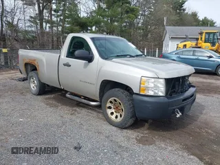 2009 Chevrolet Silverado 1500 LT w/1LT with VIN 1GCEC14009Z188511, listed as a IAAI auction lot 41949101 with 489,749 mi miles. Bid and sale history available at carsss.com. Image 1.