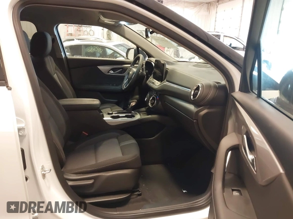 2024 Chevrolet Blazer LT with VIN 3GNKBCR48RS284128, listed as a IAAI auction lot 41542591 with 2,847 mi miles and . Bid and sale history available at DreamBid. Image 5.