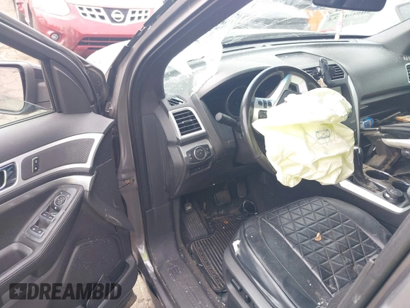 2011 Ford Explorer XLT with VIN 1FMHK8D84BGA33651, listed as a IAAI auction lot 40504832 with 174,066 mi miles and . Bid and sale history available at carsss.com. Image 5.
