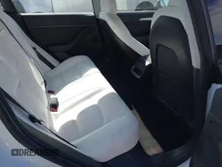2023 Tesla Model 3 z VIN 5YJ3E1EA2PF465882, wystawiony jako IAAI lot #42257900 z przebiegiem 39 572 mil mil oraz . Historia ofert i sprzedaży dostępna na DreamBid. Obrazek 8.