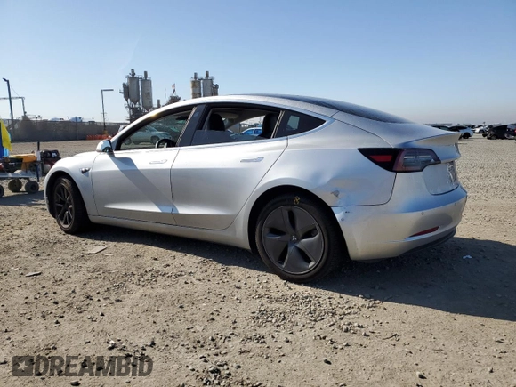 2018 Tesla Model 3 Long Range Battery z VIN 5YJ3E1EB7JF065140, wystawiony jako Copart lot #51916035 z przebiegiem 110 709 mil mil oraz Szkody całkowita. Historia ofert i sprzedaży dostępna na DreamBid. Obrazek 2.