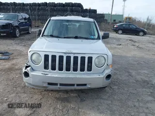 2009 Jeep Patriot Sport with VIN 1J4FT28B69D126513, listed as a IAAI auction lot 41622860 with 181,636 mi miles. Bid and sale history available at carsss.com. Image 12.