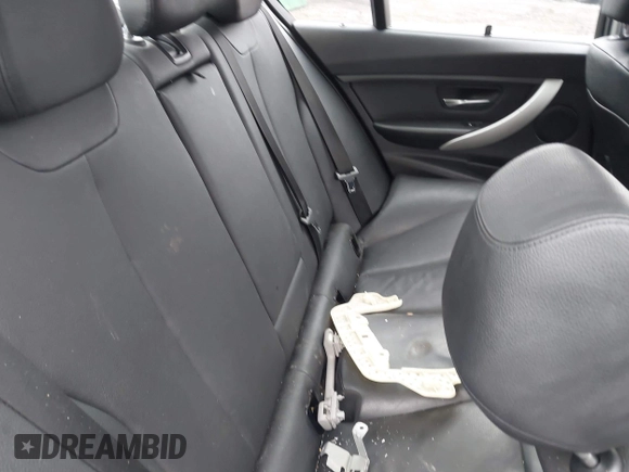 2013 BMW 3 Series 328i xDrive с VIN WBA3B5G59DNS05019, выставлен на аукционе IAAI как лот 42374671 с пробегом 144 097 миль миль и . История ставок и продаж доступна на DreamBid. Изображение 8.