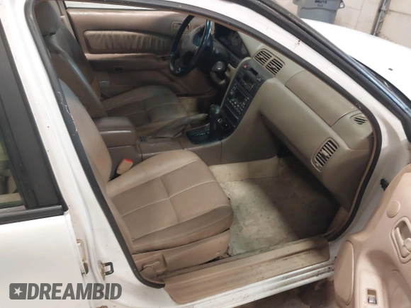 1998 Nissan Maxima GXE z VIN JN1CA21A9WM805626, wystawiony jako IAAI lot #42497316 z przebiegiem 195 991 mil mil oraz . Historia ofert i sprzedaży dostępna na DreamBid. Obrazek 5.