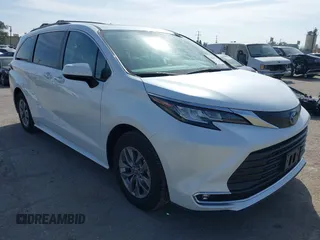 2022 Toyota Sienna XLE with VIN 5TDJRKEC4NS075796, listed as a IAAI auction lot 41603836 with 34,677 mi miles. Bid and sale history available at carsss.com. Image 1.