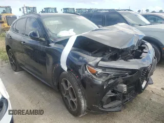 2018 Alfa Romeo Stelvio Sport z VIN ZASFAKPN8J7B79599, wystawiony jako Copart lot #57396135 z przebiegiem 73 873 mil mil oraz Nie do naprawy. Historia ofert i sprzedaży dostępna na DreamBid. Obrazek 4.