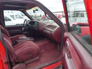 1996 Chevrolet Suburban with VIN 1GNGK26J6TJ327156, listed as a IAAI auction lot 41858544 with 195,532 mi miles. Bid and sale history available at carsss.com. Image 5.