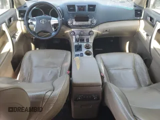 2012 Toyota Highlander z VIN 5TDBK3EH5CS131008, wystawiony jako Copart lot #65563915 z przebiegiem 424 789 mil mil oraz Czysty tytuł • Clean title. Historia ofert i sprzedaży dostępna na DreamBid. Obrazek 8.