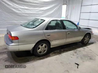 2001 Toyota Camry CE z VIN JT2BG28K810573972, wystawiony jako Copart lot #51733485 z przebiegiem 143 665 mil mil oraz Szkoda całkowita • Salvage title. Historia ofert i sprzedaży dostępna na DreamBid. Obrazek 3.