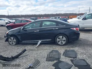 2015 Hyundai Sonata Hybrid Limited with VIN KMHEC4A44FA122722, listed as a IAAI auction lot 41817351 with 144,286 mi miles. Bid and sale history available at carsss.com. Image 15.